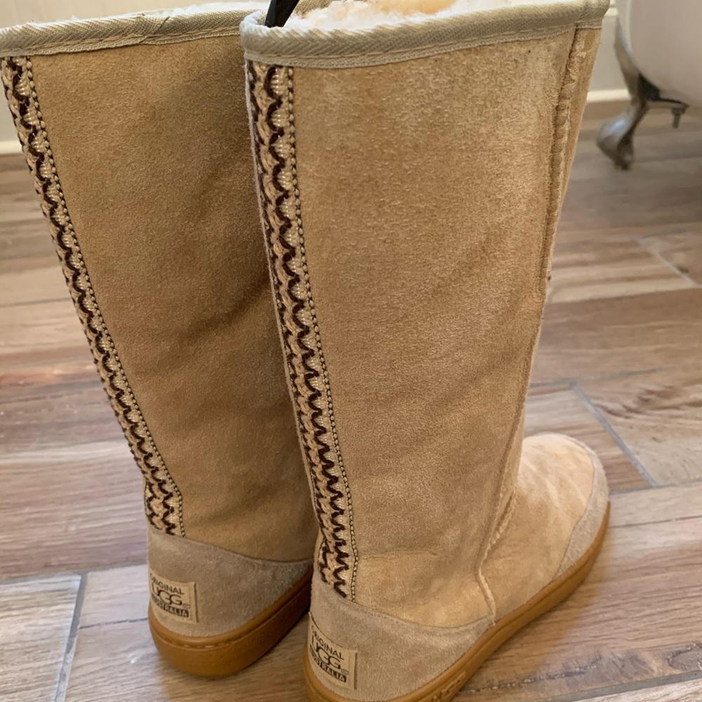 UGG boots size 6 tan suede